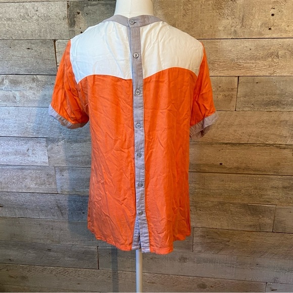 🛍️3/$30  Bayo‎ women’s orange colourblock rear button up top in size medium - Picture 3 of 9